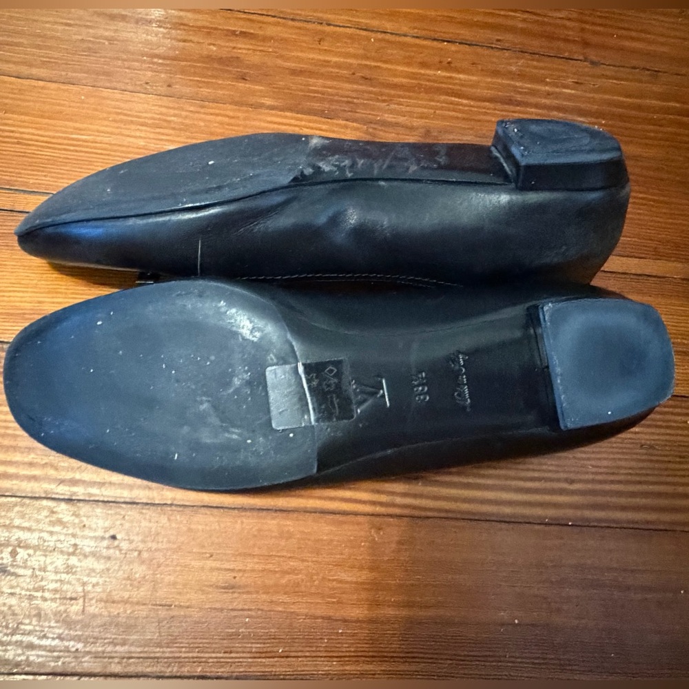 Authentic Louis Vuitton Black Leather Uniform Flats with Gold Accents size 38.5 - Picture 3 of 4